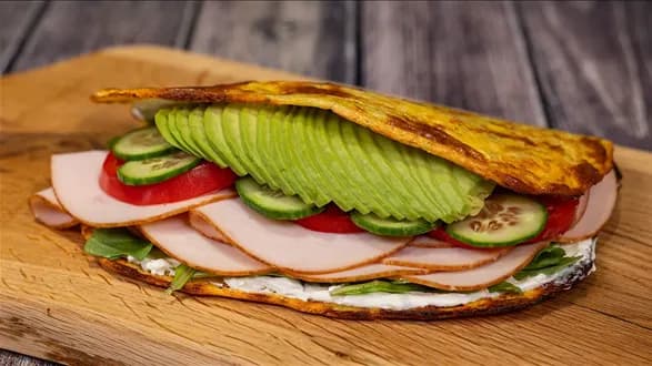 Proteinowy wrap z serka wiejskiego