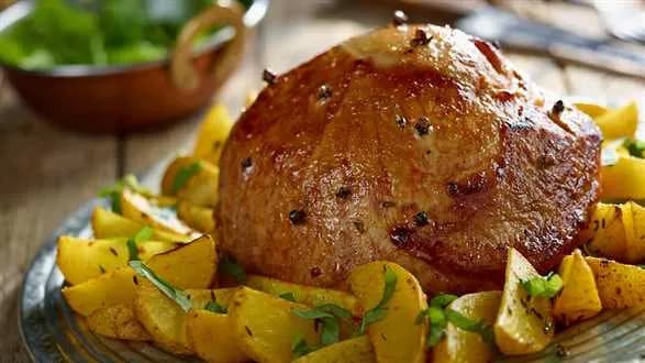 Glazurowana szynka z ziemniakami