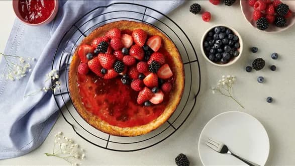 Wegański sernik roślinny na ciasteczkowym spodzie