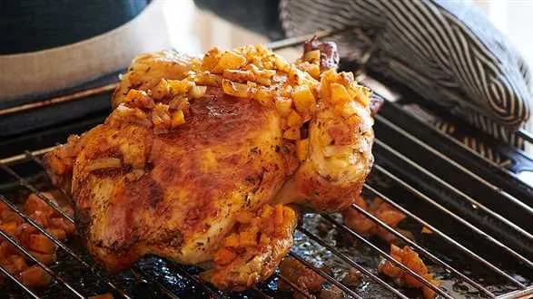 Faszerowany kurczak pieczony w całości