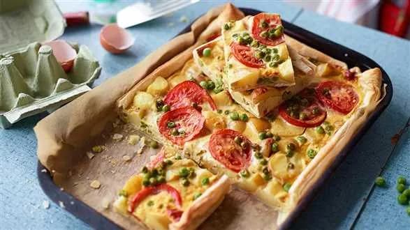 Quiche z curry, ziemniakami i pomidorami