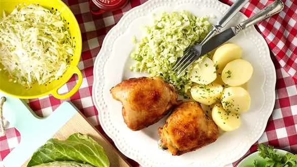 Pieczone udka z ziemniakami i białą kapustą