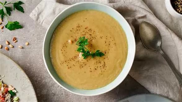 Zupa krem z pieczonego kalafiora z masłem orzechowym