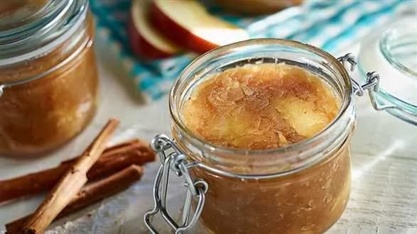 Mus jabłkowy z cząstkami jabłek do szarlotki