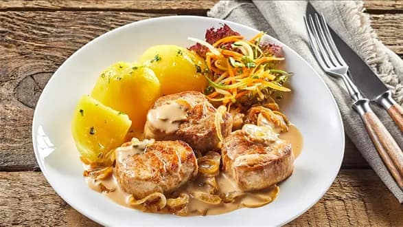 Polędwiczki wieprzowe w sosie własnym