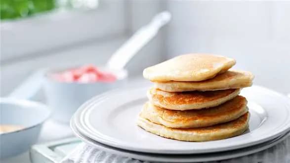 Naleśniki z kremem z rabarbaru