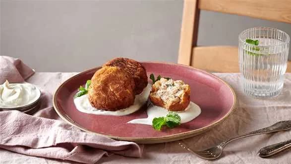 Wegetariańskie knedle z wytrawnym farszem twarogowym