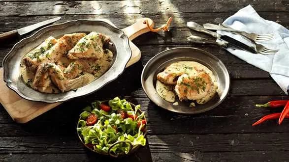 Królik w śmietanowo - musztardowym sosie z białego wina