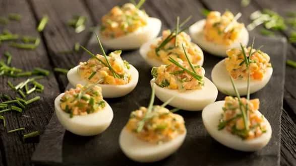 Jaja faszerowane łososiowo-chrzanowe
