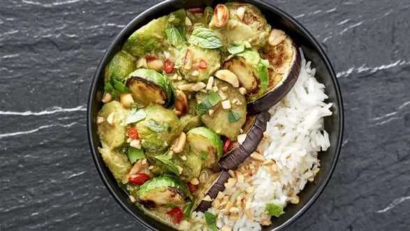 Curry z bakłażanem i brukselką