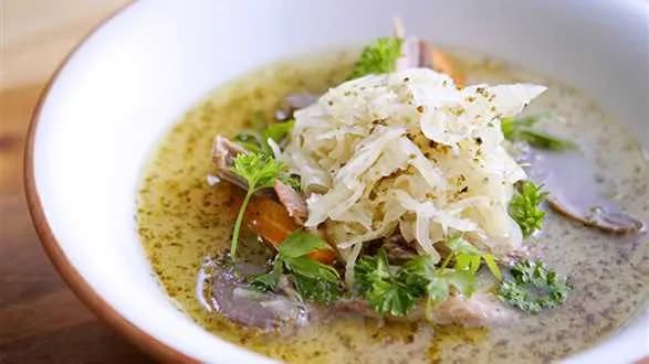 Kapuśniak z kiszonej kapusty na gęsinie