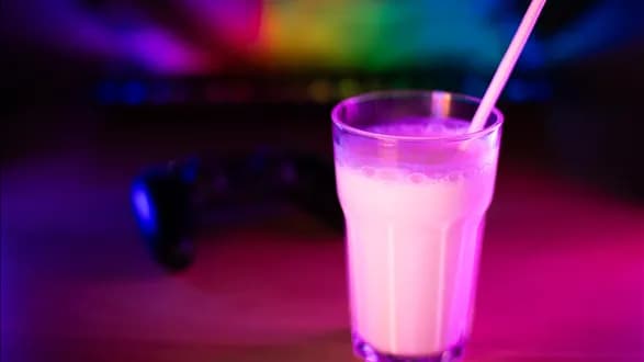 Wzmacniający, białkowy shake lamparta