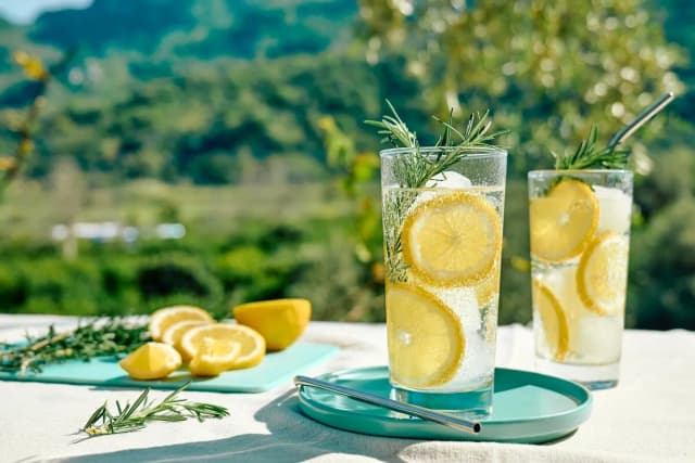 Najlepsze przepisy na kwaśne drinki, które orzeźwią każdego lata Najlepsze przepisy na kwaśne drinki, które orzeźwią każdego lata