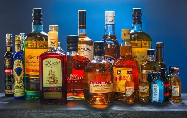 Ile kalorii ma drink whisky z colą? Zaskakujące fakty o kaloriach Ile kalorii ma drink whisky z colą? Zaskakujące fakty o kaloriach