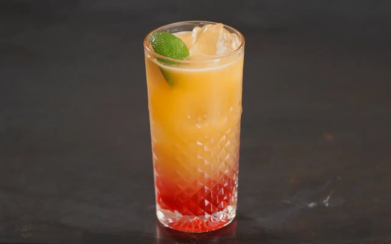 Madras drink: przepis na orzeźwiający koktajl, który zachwyca Madras drink: przepis na orzeźwiający koktajl, który zachwyca