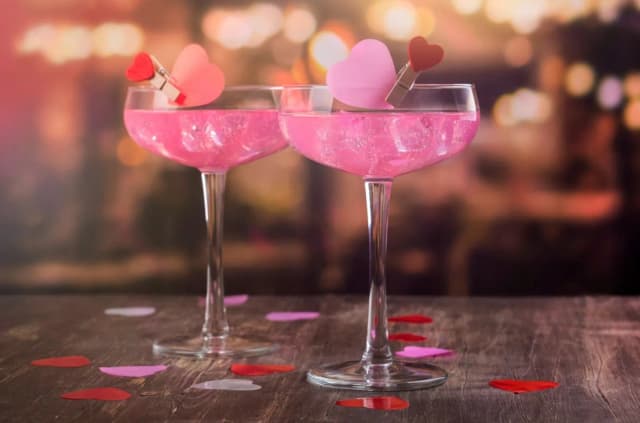 Najlepsze walentynkowe drinki, które oczarują Twoją drugą połówkę Najlepsze walentynkowe drinki, które oczarują Twoją drugą połówkę