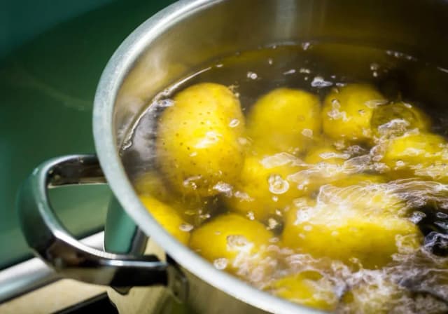 Ile czasu gotować warzywa na sałatkę, aby były idealne? Ile czasu gotować warzywa na sałatkę, aby były idealne?