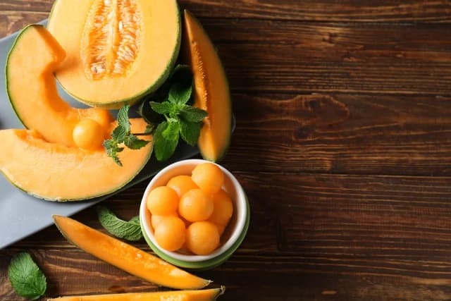 Ile kalorii ma melon? Zaskakujące fakty o kaloryczności tego owocu Ile kalorii ma melon? Zaskakujące fakty o kaloryczności tego owocu