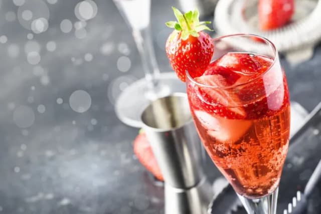 Najlepsze drinki z winem, które zaskoczą Twoich gości Najlepsze drinki z winem, które zaskoczą Twoich gości