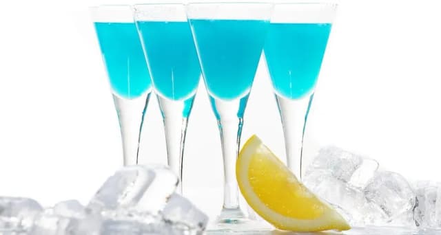 Kamikaze drink - poznaj przepisy i sekrety idealnego smaku Kamikaze drink - poznaj przepisy i sekrety idealnego smaku
