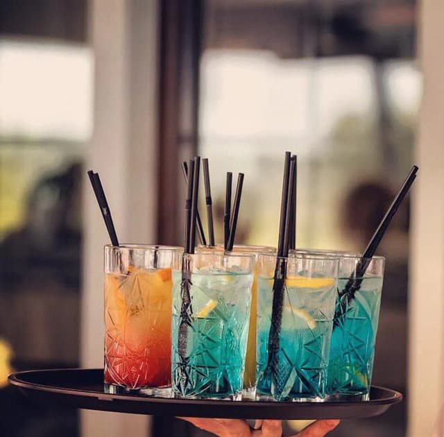 Pyszne drinki z prosecco i ginem, które zachwycą Twoich gości Pyszne drinki z prosecco i ginem, które zachwycą Twoich gości