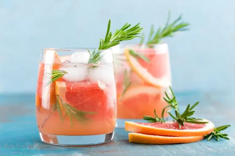 Najlepsze drinki z sokiem grejpfrutowym, które zachwycą Twoje podniebienie Najlepsze drinki z sokiem grejpfrutowym, które zachwycą Twoje podniebienie