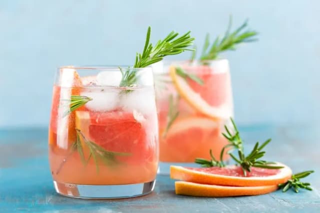 Najlepsze drinki z sokiem grejpfrutowym, które zachwycą Twoje podniebienie Najlepsze drinki z sokiem grejpfrutowym, które zachwycą Twoje podniebienie