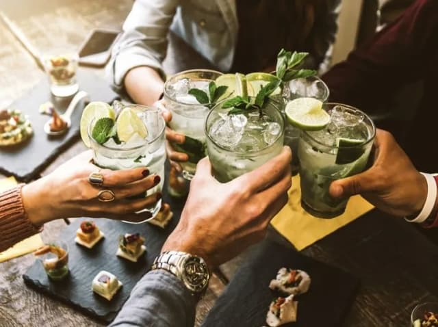 Jak zrobić drink mojito - prosty przepis na orzeźwiający koktajl Jak zrobić drink mojito - prosty przepis na orzeźwiający koktajl