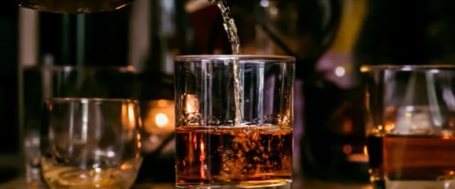 Jak obliczyć promile po 3 drinkach? Kluczowe czynniki wpływające Jak obliczyć promile po 3 drinkach? Kluczowe czynniki wpływające