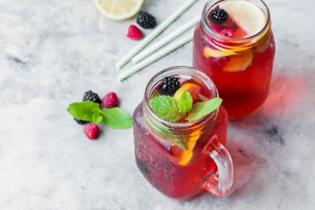 Najlepsze przepisy na czerwony drink, które zaskoczą Twoich gości Najlepsze przepisy na czerwony drink, które zaskoczą Twoich gości