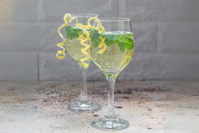 Jak przygotować idealny szprycer drink: prosty przepis i porady Jak przygotować idealny szprycer drink: prosty przepis i porady
