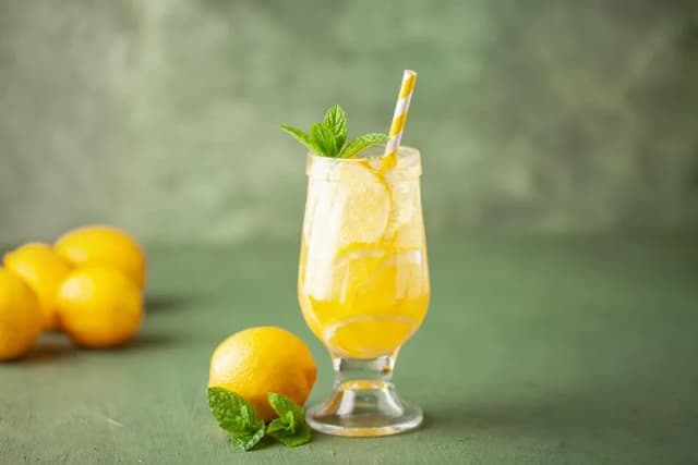 Najlepsze przepisy na orzeźwiające drinki limoncello, które pokochasz Najlepsze przepisy na orzeźwiające drinki limoncello, które pokochasz