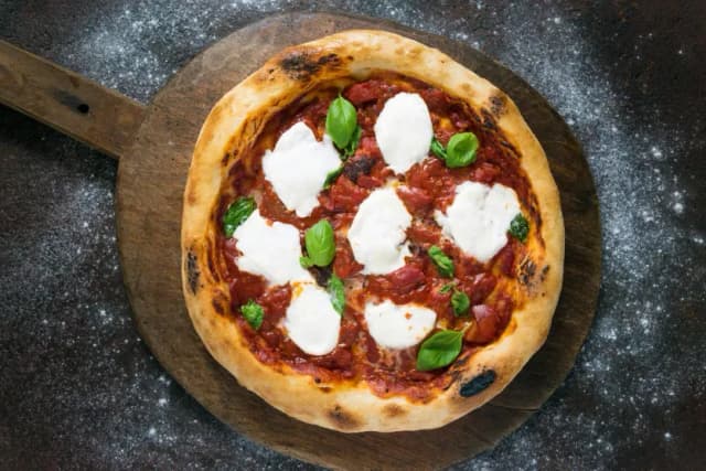 Gdzie powstała pizza? Odkryj jej nieznaną historię i pochodzenie Gdzie powstała pizza? Odkryj jej nieznaną historię i pochodzenie