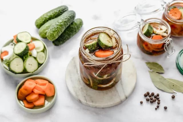 Jakie ogórki do sałatki gyros – wybierz najlepsze dla smaku Jakie ogórki do sałatki gyros – wybierz najlepsze dla smaku