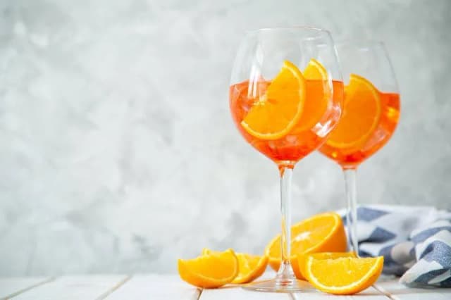 Orzeźwiający drink z aperolem i sprite – łatwy przepis na lato Orzeźwiający drink z aperolem i sprite – łatwy przepis na lato