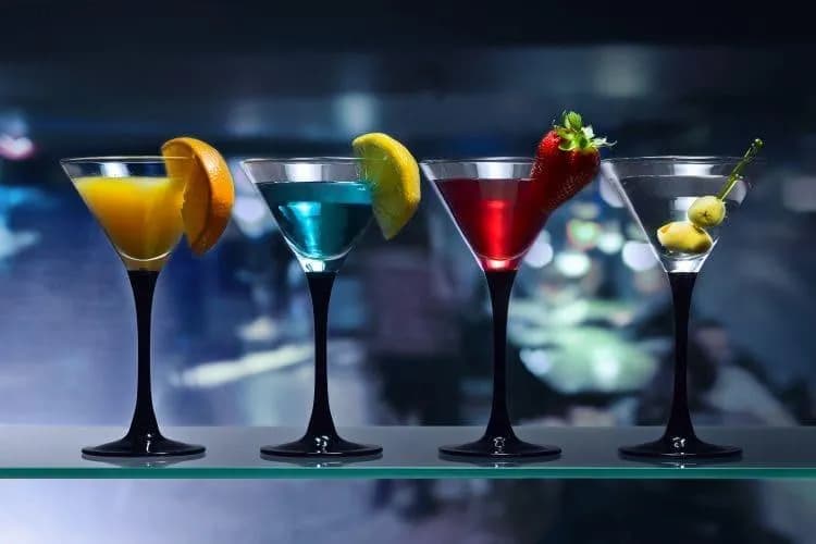 Martini extra dry drink – odkryj jego smak i idealne przepisy Martini extra dry drink – odkryj jego smak i idealne przepisy