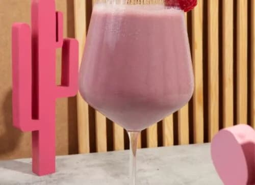 Różowy gin – odkryj sekrety idealnego koktajlu i jego historię Różowy gin – odkryj sekrety idealnego koktajlu i jego historię