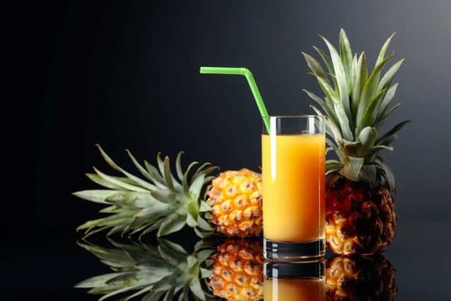 Pyszny drink z ananasem: orzeźwiający koktajl na każdą okazję Pyszny drink z ananasem: orzeźwiający koktajl na każdą okazję
