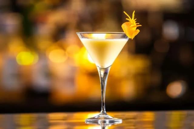 Najlepsze drinki z likierem jajecznym, które zachwycą Twoich gości Najlepsze drinki z likierem jajecznym, które zachwycą Twoich gości