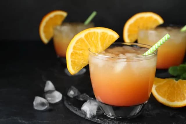 Najlepsze drinki z wódką i sokiem pomarańczowym, które musisz spróbować Najlepsze drinki z wódką i sokiem pomarańczowym, które musisz spróbować