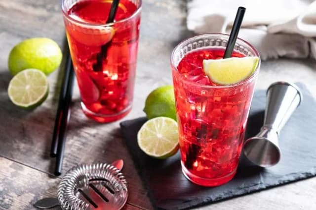 Pyszne drinki z żołądkową gorzką, które zaskoczą Twoich gości Pyszne drinki z żołądkową gorzką, które zaskoczą Twoich gości