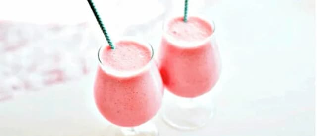 Różowa pantera drink - prosty przepis na pyszny koktajl na każdą okazję Różowa pantera drink - prosty przepis na pyszny koktajl na każdą okazję