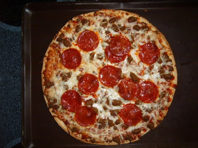 Jak upiec mrożoną pizzę, aby uniknąć najczęstszych błędów? Jak upiec mrożoną pizzę, aby uniknąć najczęstszych błędów?