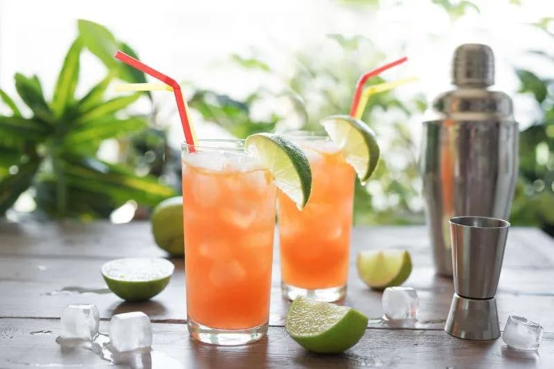 Najlepsze drinki ze spritem, które zaskoczą Twoich gości Najlepsze drinki ze spritem, które zaskoczą Twoich gości