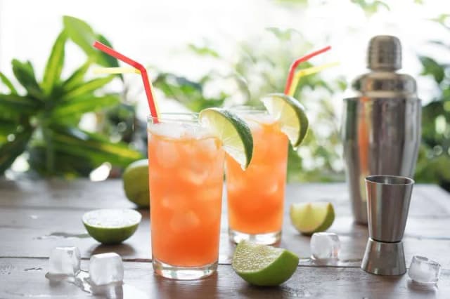 Najlepsze drinki ze spritem, które zaskoczą Twoich gości Najlepsze drinki ze spritem, które zaskoczą Twoich gości