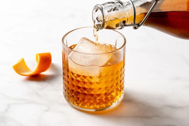 Jak pić amaretto: odkryj najlepsze sposoby na delektowanie się Jak pić amaretto: odkryj najlepsze sposoby na delektowanie się