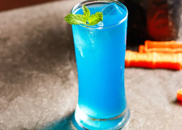 Jak przygotować pyszny drink Bols Kamikaze w różnych kolorach Jak przygotować pyszny drink Bols Kamikaze w różnych kolorach